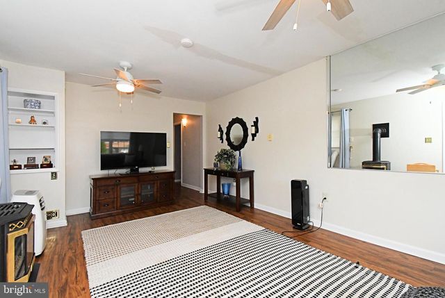 109 MACINTOSH LN, North Wales, PA 19454