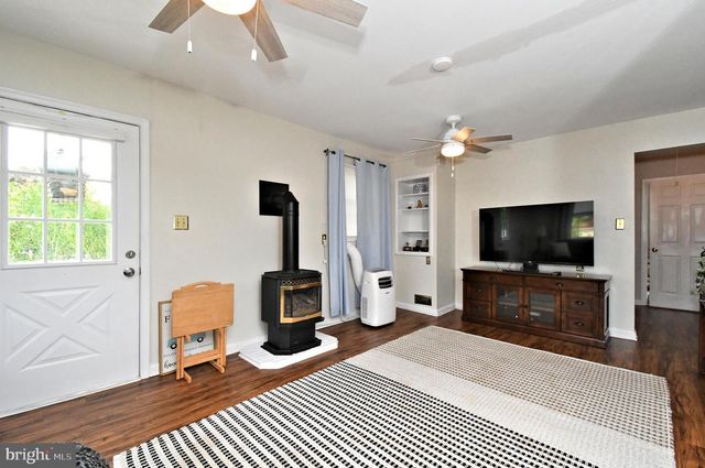 109 MACINTOSH LN, North Wales, PA 19454