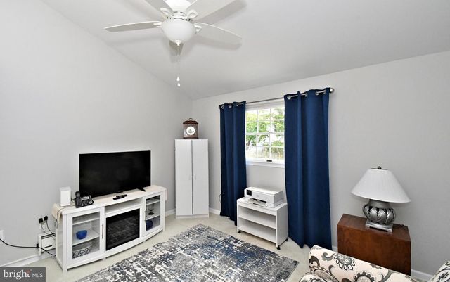 109 MACINTOSH LN, North Wales, PA 19454