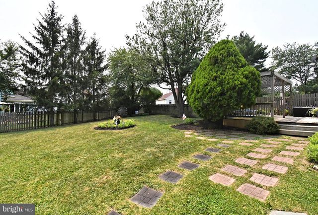 109 MACINTOSH LN, North Wales, PA 19454