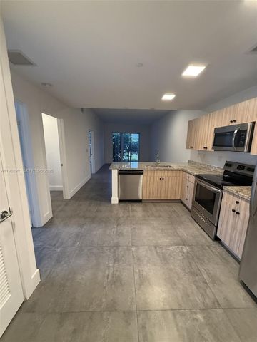 2010 SW 25th Ter 205, Miami, FL 33133