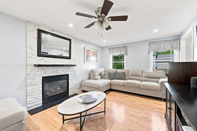5 Lady Slipper Ln, Methuen, MA 01844