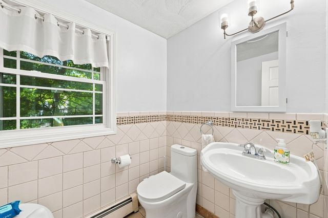 5 Lady Slipper Ln, Methuen, MA 01844