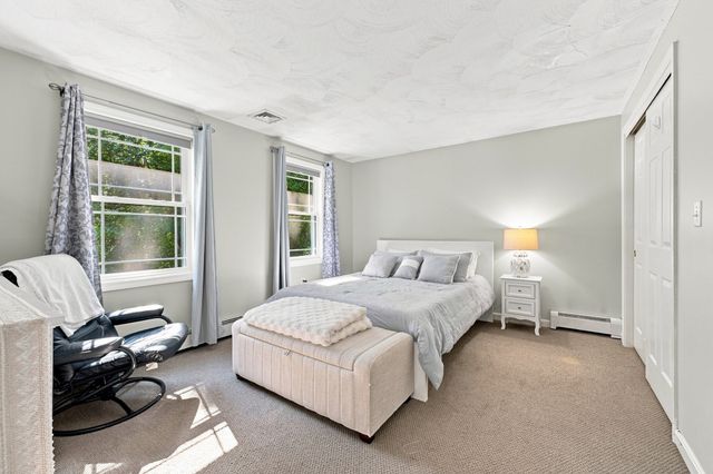 5 Lady Slipper Ln, Methuen, MA 01844