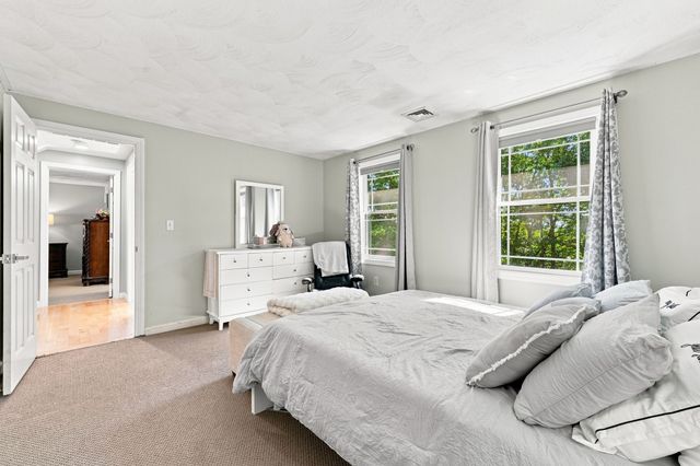 5 Lady Slipper Ln, Methuen, MA 01844