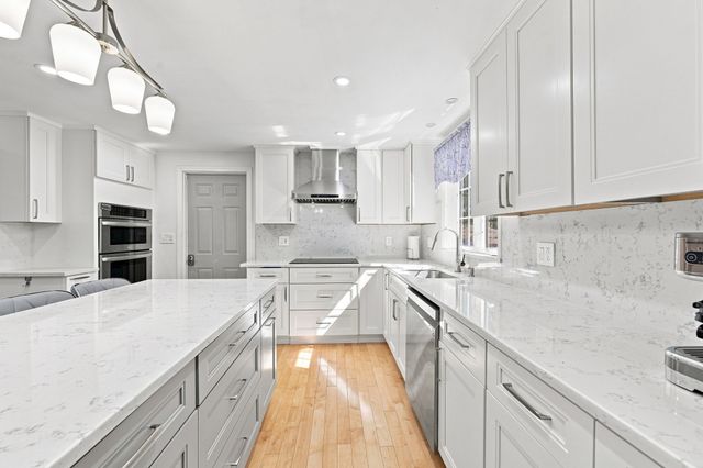 5 Lady Slipper Ln, Methuen, MA 01844