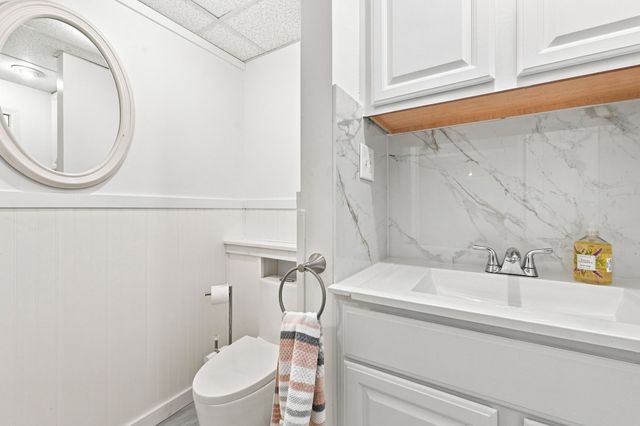 5 Lady Slipper Ln, Methuen, MA 01844