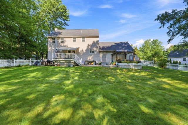 5 Lady Slipper Ln, Methuen, MA 01844
