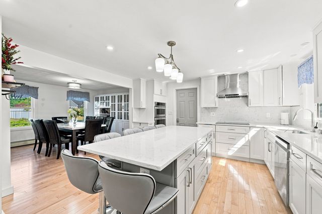 5 Lady Slipper Ln, Methuen, MA 01844