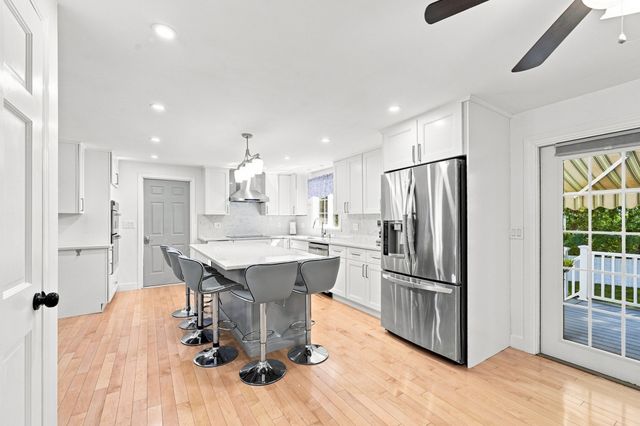 5 Lady Slipper Ln, Methuen, MA 01844