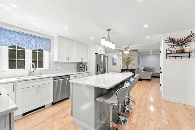 5 Lady Slipper Ln, Methuen, MA 01844