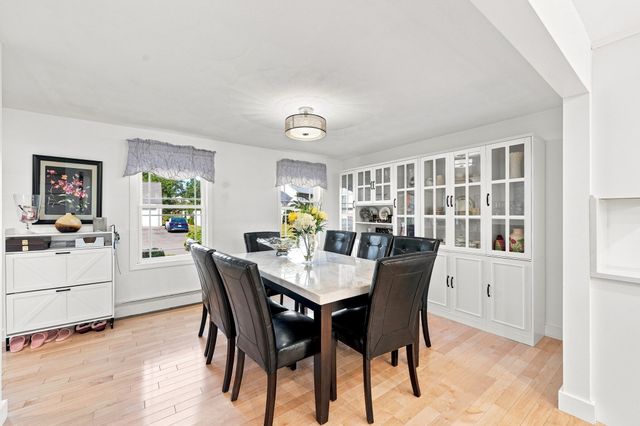 5 Lady Slipper Ln, Methuen, MA 01844