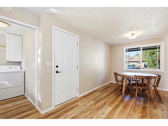 1764 Sw ALMOND Ct, Mc Minnville, OR 97128