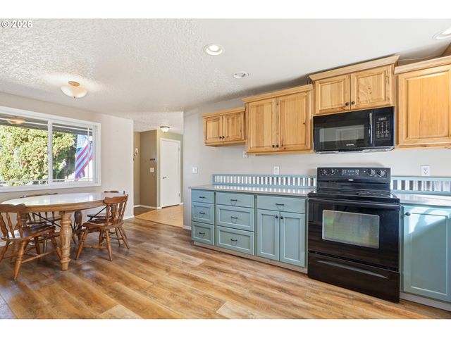 1764 Sw ALMOND Ct, Mc Minnville, OR 97128