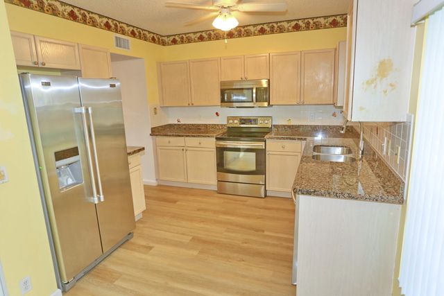 3277 Jog Park Drive, Greenacres, FL 33467