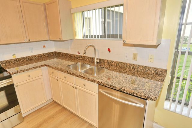 3277 Jog Park Drive, Greenacres, FL 33467