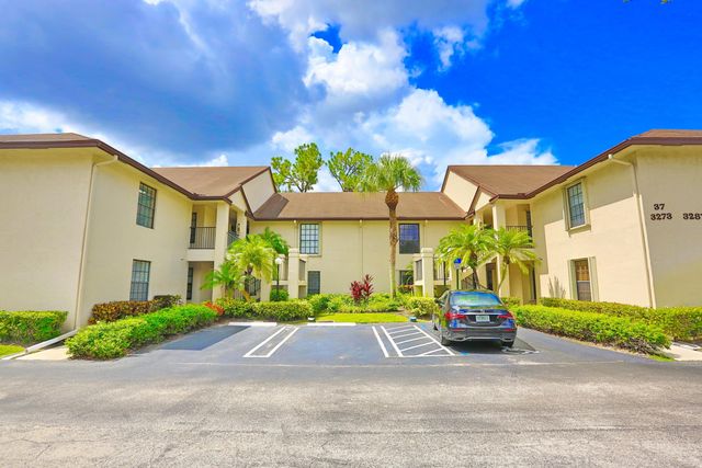 3277 Jog Park Drive, Greenacres, FL 33467