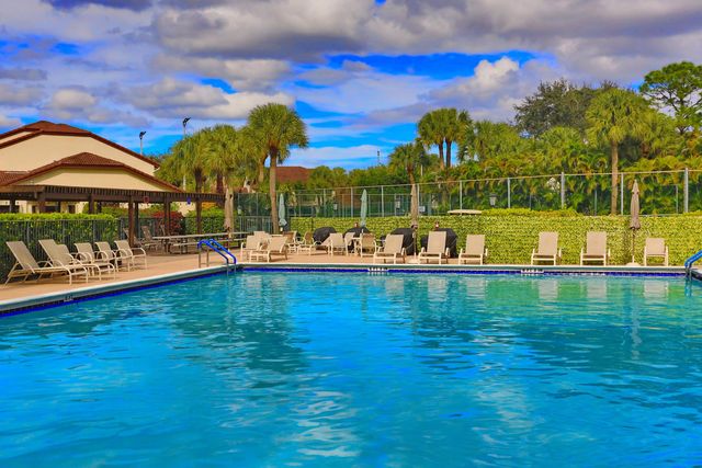 3277 Jog Park Drive, Greenacres, FL 33467