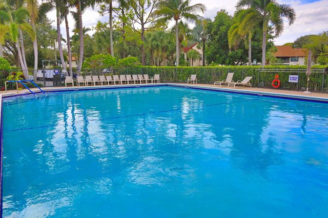 3277 Jog Park Drive, Greenacres, FL 33467