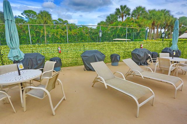 3277 Jog Park Drive, Greenacres, FL 33467