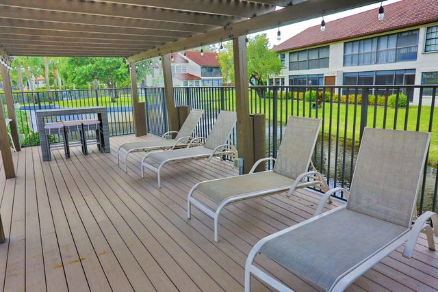 3277 Jog Park Drive, Greenacres, FL 33467