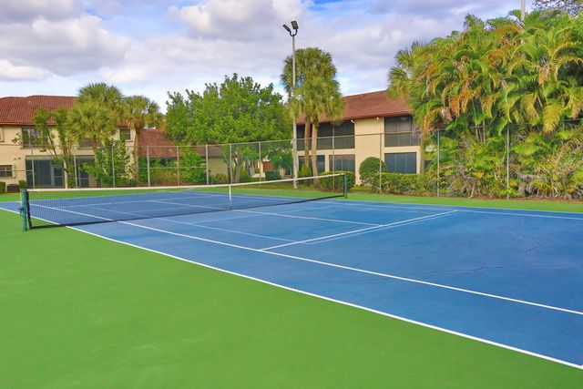3277 Jog Park Drive, Greenacres, FL 33467