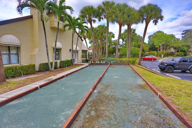 3277 Jog Park Drive, Greenacres, FL 33467