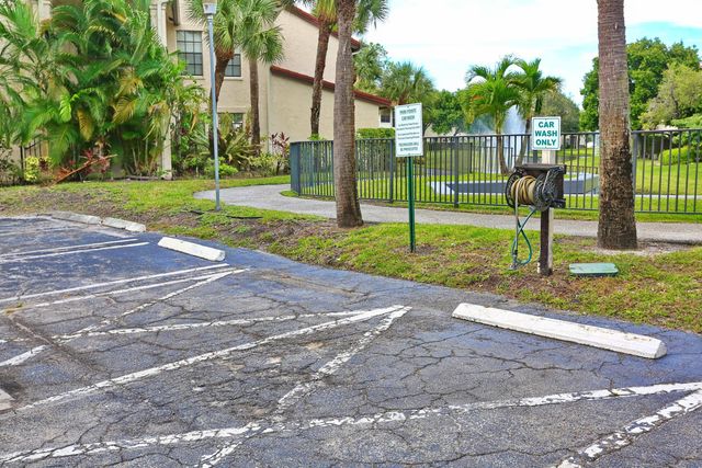 3277 Jog Park Drive, Greenacres, FL 33467