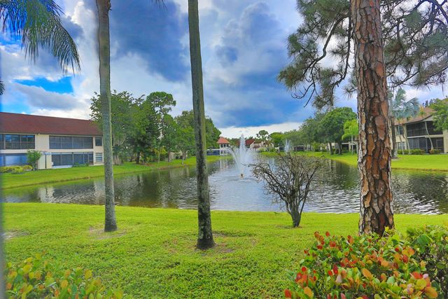 3277 Jog Park Drive, Greenacres, FL 33467
