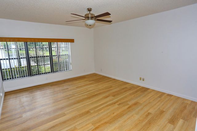3277 Jog Park Drive, Greenacres, FL 33467