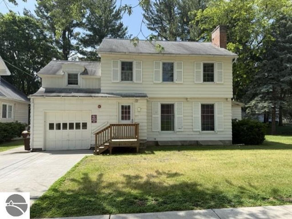 Image 1 of property listing at 715 W Center Street, Alma, MI 48801