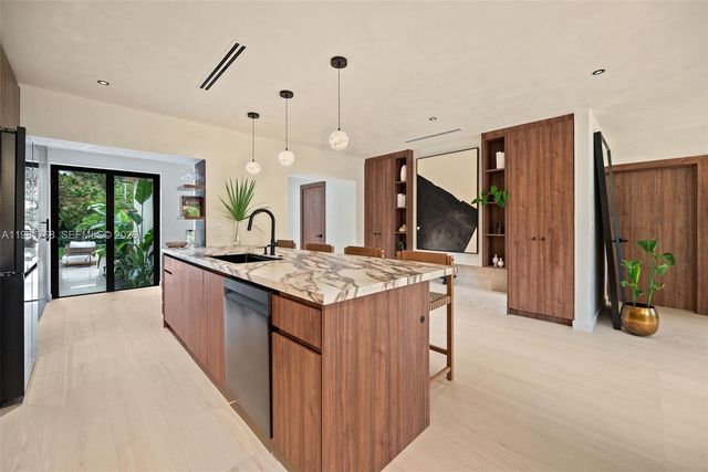 871 NE 128th St, North Miami, FL 33161