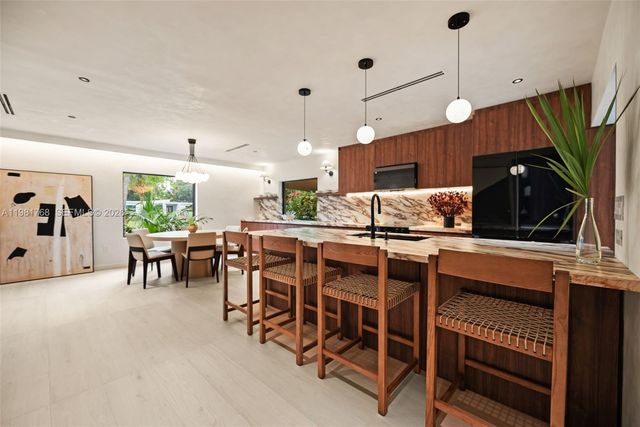 871 NE 128th St, North Miami, FL 33161