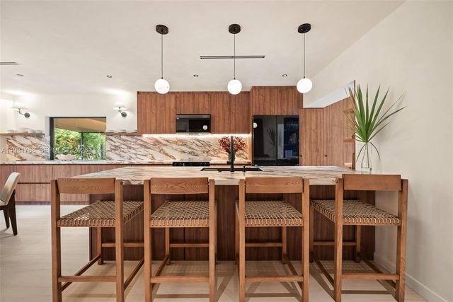 871 NE 128th St, North Miami, FL 33161