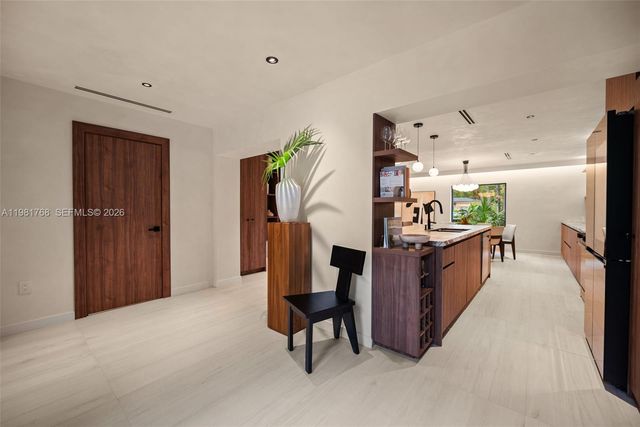 871 NE 128th St, North Miami, FL 33161