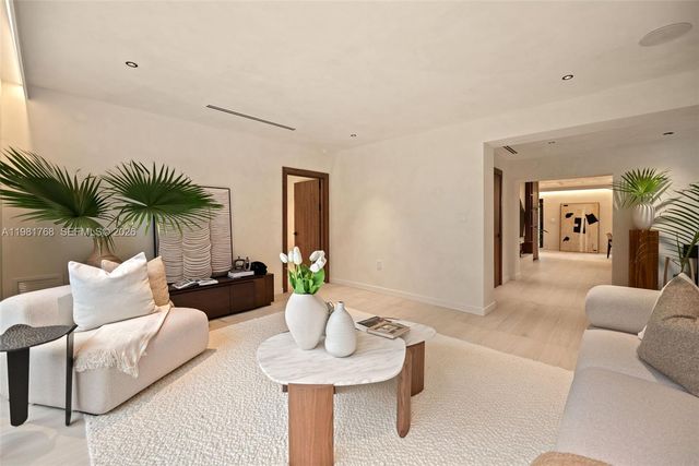 871 NE 128th St, North Miami, FL 33161