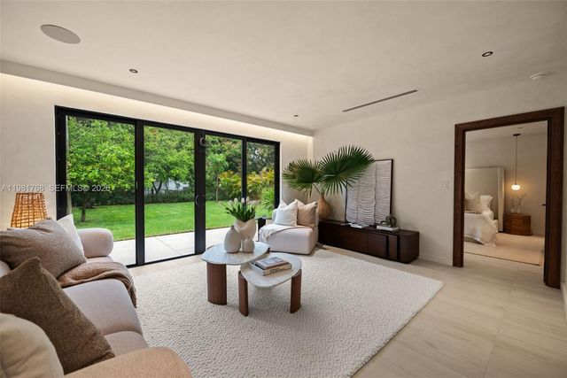 871 NE 128th St, North Miami, FL 33161