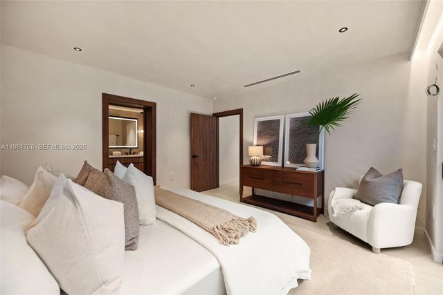 871 NE 128th St, North Miami, FL 33161