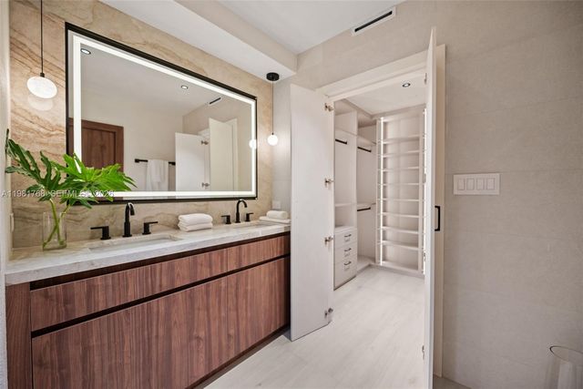 871 NE 128th St, North Miami, FL 33161