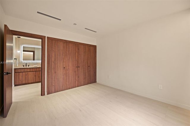 871 NE 128th St, North Miami, FL 33161