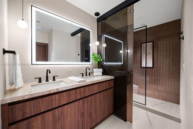 871 NE 128th St, North Miami, FL 33161