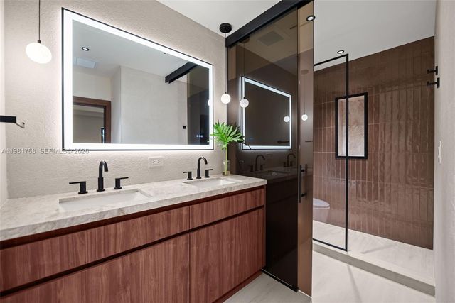 871 NE 128th St, North Miami, FL 33161