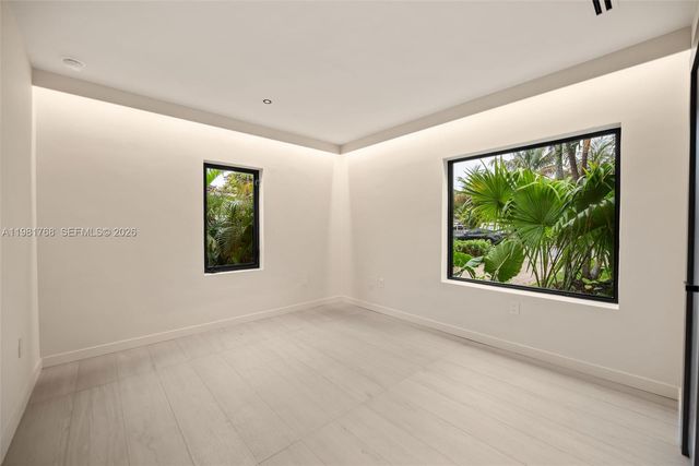 871 NE 128th St, North Miami, FL 33161