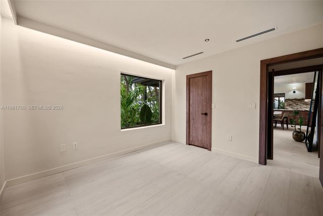 871 NE 128th St, North Miami, FL 33161