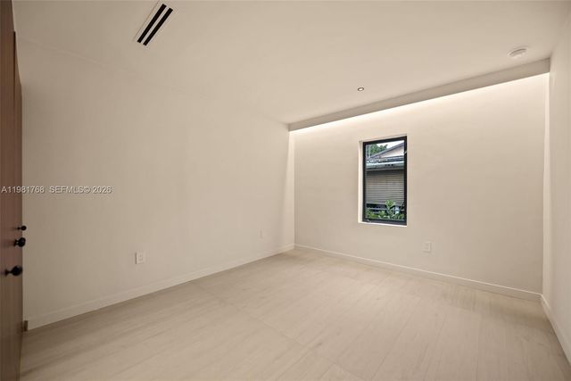 871 NE 128th St, North Miami, FL 33161