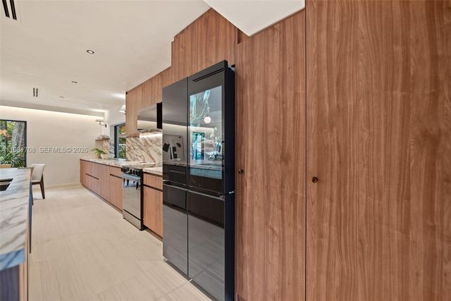 871 NE 128th St, North Miami, FL 33161