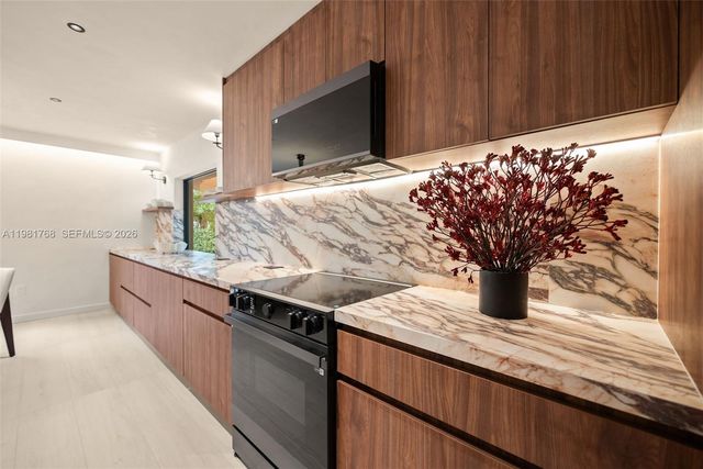 871 NE 128th St, North Miami, FL 33161