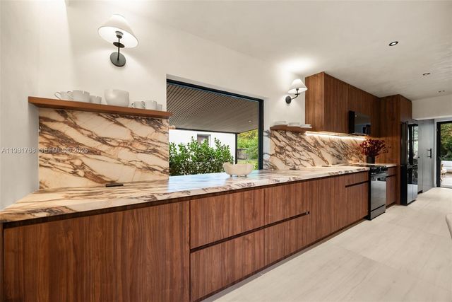 871 NE 128th St, North Miami, FL 33161