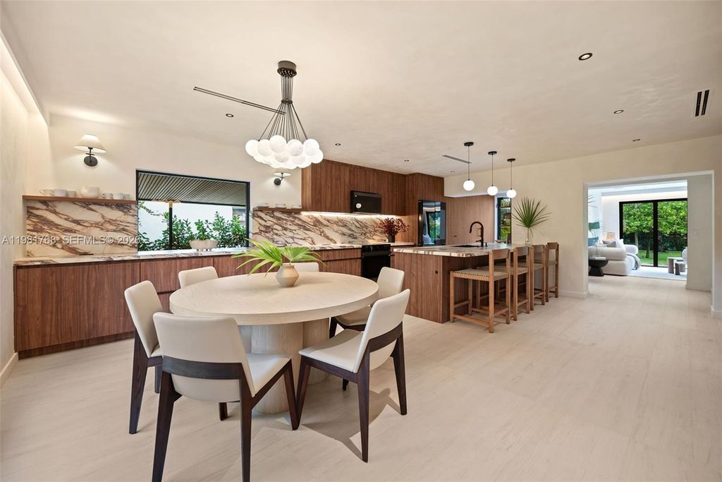 871 NE 128th St, North Miami, FL 33161