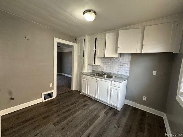 2319 Kendall Street, Detroit, MI 48238